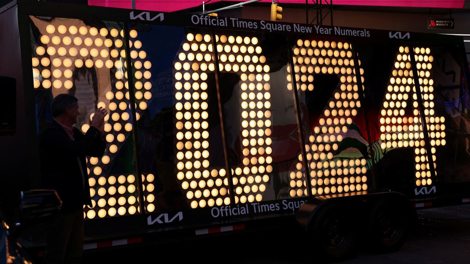 107350080 17030928162023 12 20t171428z 59207906 rc2415ak72xu rtrmadp 0 new year usa new york arrival